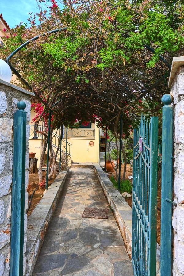 Pavlos' Cottage With Beach View Kórfos المظهر الخارجي الصورة